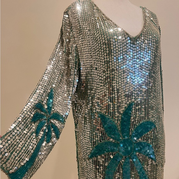 VINTAGE | SEQUIN SILK ART DECO PALM TREE MIAMI TROPICAL SILVER DISCO DRE… - Picture 4 of 15